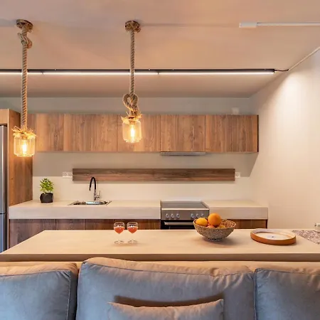 Hill View Ena Chourdatika