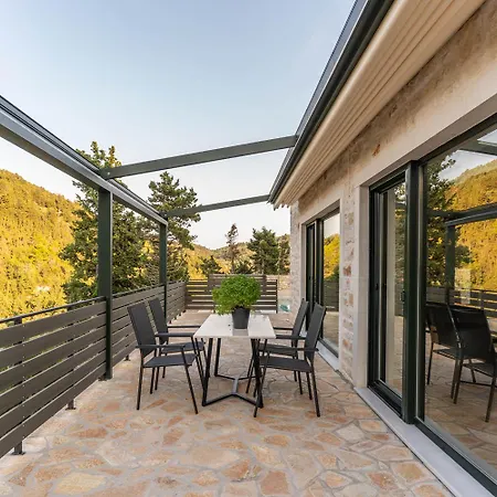 Hill View Ena Chourdatika